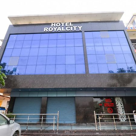 Oyo 6908 Hotel Royal City Azamgarh Экстерьер фото