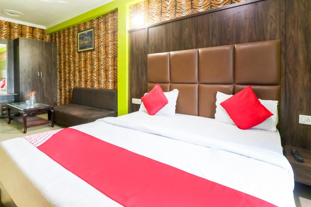 Oyo 6908 Hotel Royal City Azamgarh Экстерьер фото