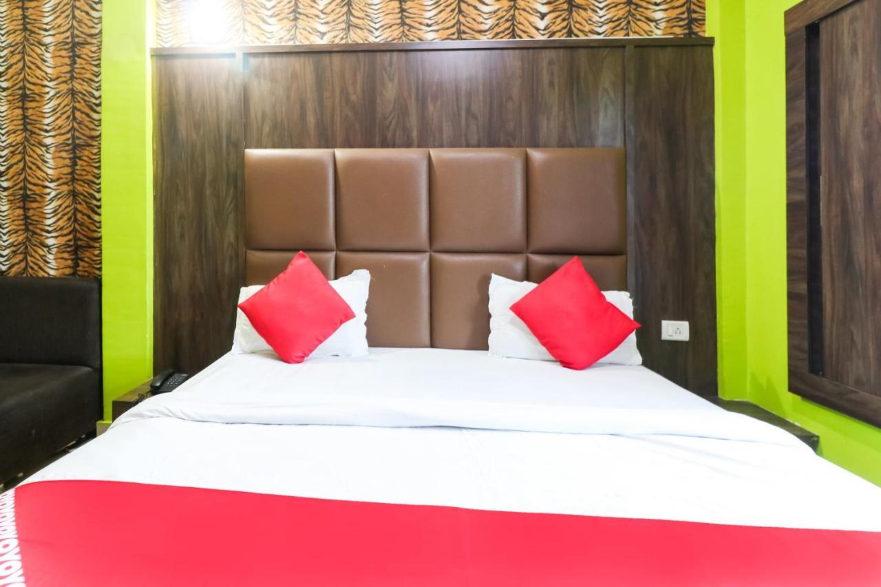 Oyo 6908 Hotel Royal City Azamgarh Экстерьер фото